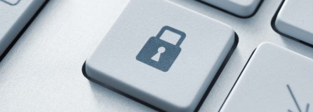 Bouton de verrouillage de sécurité sur clavier d'ordinateur.